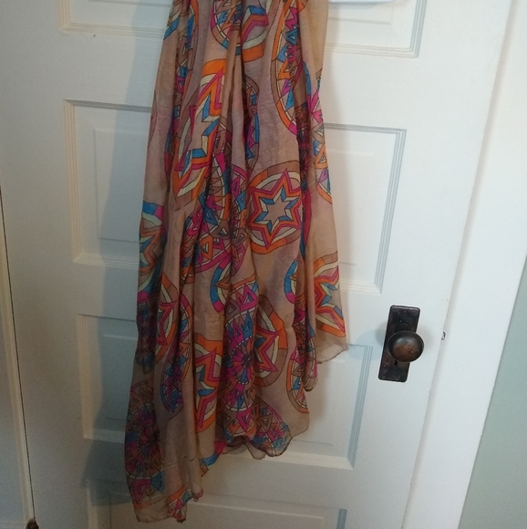 Geometric Shapes Scarf - Picture 2 of 3